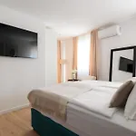 Barbara Ii - Luxury With Balcony Gostinjska kuća
