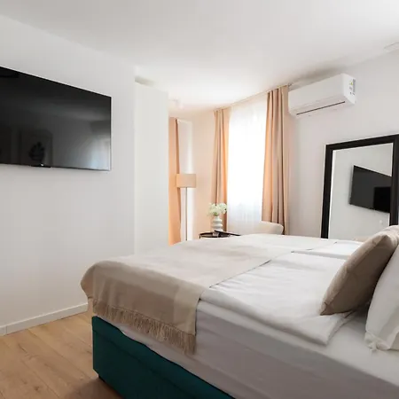 Barbara Ii - Luxury With Balcony Affittacamere