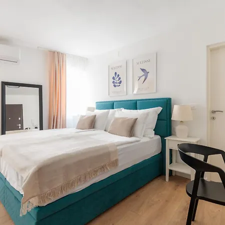 Barbara Ii - Luxury With Balcony Affittacamere 3*