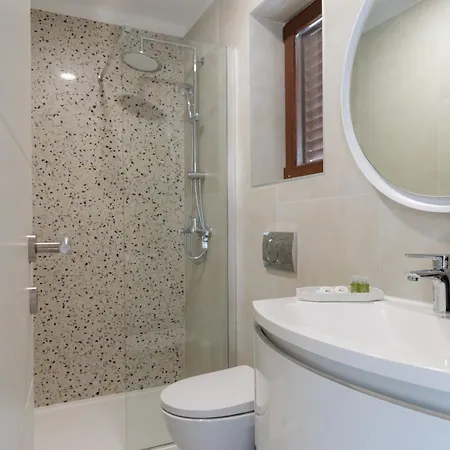 Barbara Ii - Luxury With Balcony Affittacamere Zara