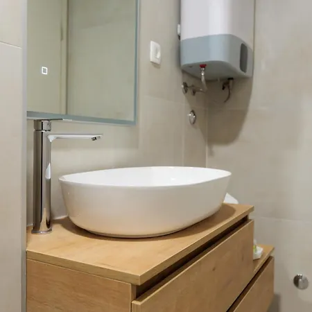 Barbara Ii - Luxury With Balcony ザダル